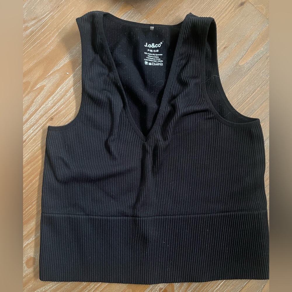 Black ribbed crop tank